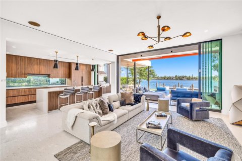 House in Miami Beach, Florida 4 bedrooms, 364.46 sq.m. № 1982657 - photo 10