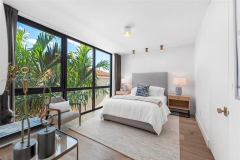 House in Miami Beach, Florida 4 bedrooms, 364.46 sq.m. № 1982657 - photo 25