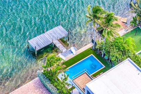 House in Miami Beach, Florida 4 bedrooms, 364.46 sq.m. № 1982657 - photo 5