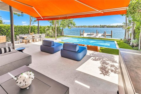 House in Miami Beach, Florida 4 bedrooms, 364.46 sq.m. № 1982657 - photo 8