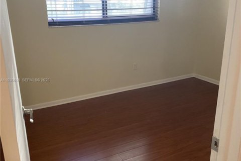 Снять в аренду кондоминиум в Серфсайд, Флорида 2 спальни, 116.03м2, № 1989946 - фото 10