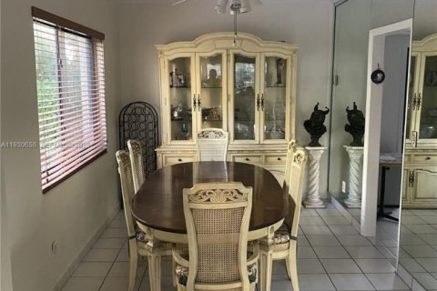 Снять в аренду кондоминиум в Серфсайд, Флорида 2 спальни, 116.03м2, № 1989946 - фото 24