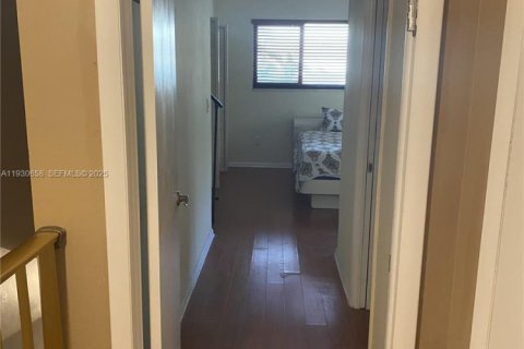 Снять в аренду кондоминиум в Серфсайд, Флорида 2 спальни, 116.03м2, № 1989946 - фото 8