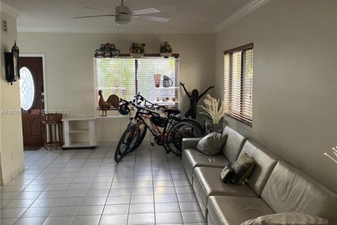 Снять в аренду кондоминиум в Серфсайд, Флорида 2 спальни, 116.03м2, № 1989946 - фото 22