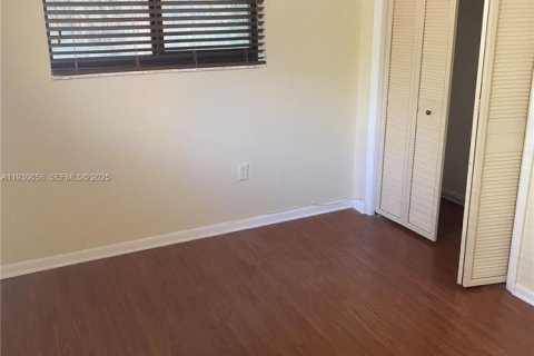 Снять в аренду кондоминиум в Серфсайд, Флорида 2 спальни, 116.03м2, № 1989946 - фото 15