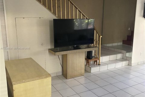 Снять в аренду кондоминиум в Серфсайд, Флорида 2 спальни, 116.03м2, № 1989946 - фото 20