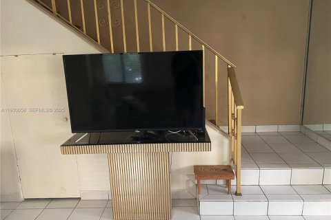 Снять в аренду кондоминиум в Серфсайд, Флорида 2 спальни, 116.03м2, № 1989946 - фото 19