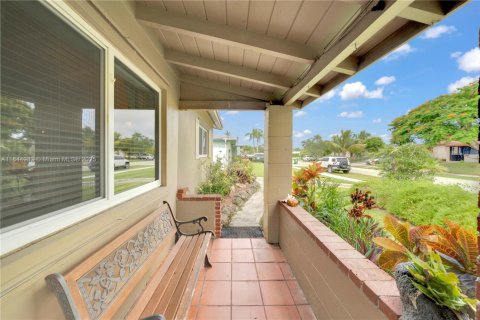 House in Cutler Bay, Florida 4 bedrooms, 138.15 sq.m. № 1840749 - photo 7