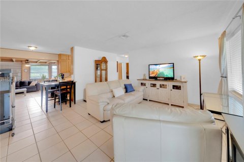 House in Cutler Bay, Florida 4 bedrooms, 138.15 sq.m. № 1840749 - photo 10