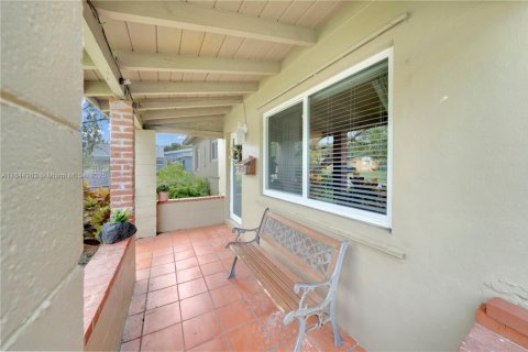 House in Cutler Bay, Florida 4 bedrooms, 138.15 sq.m. № 1840749 - photo 8