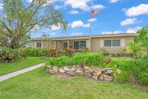 House in Cutler Bay, Florida 4 bedrooms, 138.15 sq.m. № 1840749 - photo 5