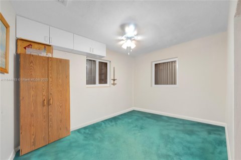 House in Cutler Bay, Florida 4 bedrooms, 138.15 sq.m. № 1840749 - photo 27