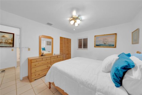 House in Cutler Bay, Florida 4 bedrooms, 138.15 sq.m. № 1840749 - photo 16