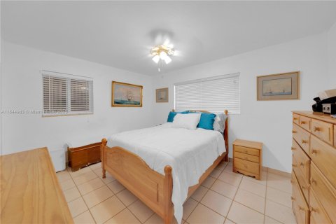 House in Cutler Bay, Florida 4 bedrooms, 138.15 sq.m. № 1840749 - photo 15