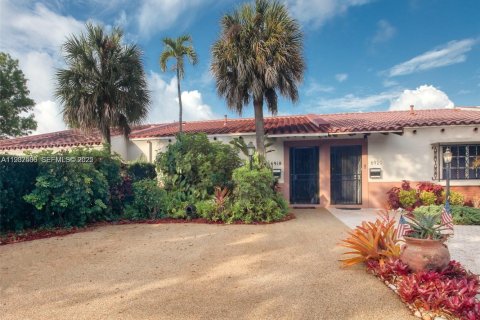 Townhouse in Miami Lakes, Florida 2 bedrooms, 134.24 sq.m. № 1991035 - photo 4