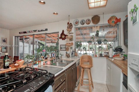 Townhouse in Miami Lakes, Florida 2 bedrooms, 134.24 sq.m. № 1991035 - photo 5