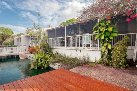 Townhouse in Miami Lakes, Florida 2 bedrooms, 134.24 sq.m. № 1991035 - photo 10