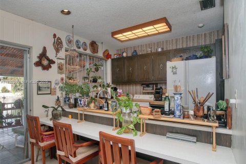 Townhouse in Miami Lakes, Florida 2 bedrooms, 134.24 sq.m. № 1991035 - photo 6