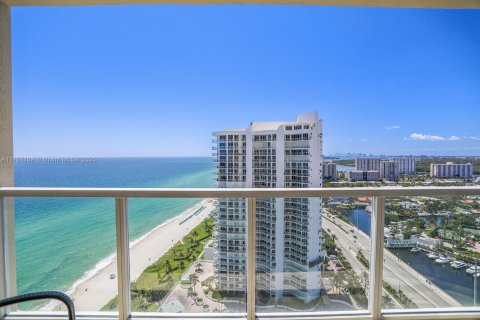 Condo in Sunny Isles Beach, Florida, 2 bedrooms  № 1477232 - photo 17