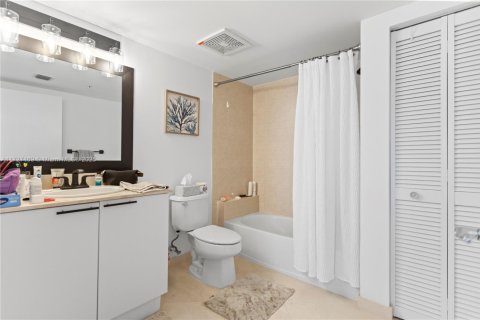 Condo in Sunny Isles Beach, Florida, 2 bedrooms  № 1477232 - photo 30