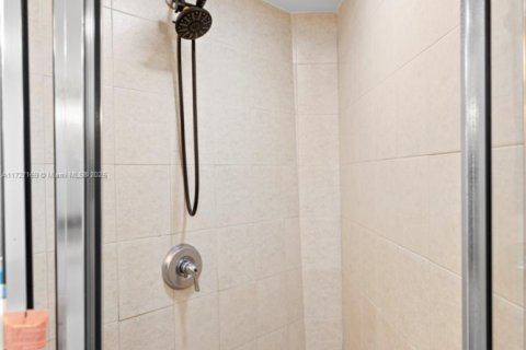Condo in Sunny Isles Beach, Florida, 2 bedrooms  № 1477232 - photo 26