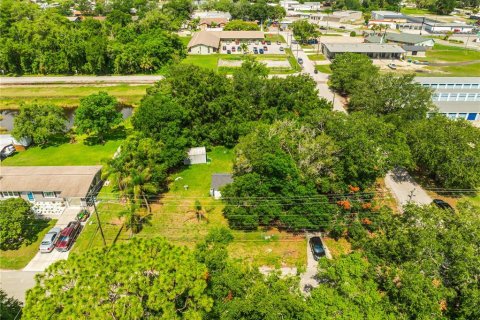 House in Sanford, Florida 3 bedrooms, 121.79 sq.m. № 2133372 - photo 10