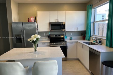 Adosado en venta en Homestead, Florida, 3 dormitorios, 123.37 m2 № 1985093 - foto 2