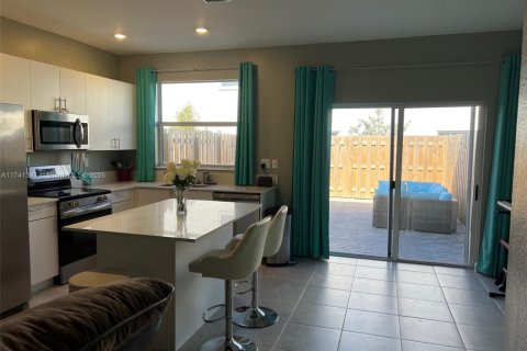 Adosado en venta en Homestead, Florida, 3 dormitorios, 123.37 m2 № 1985093 - foto 3