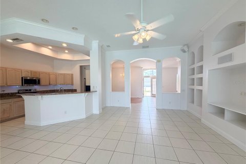 House in Tarpon Springs, Florida 4 bedrooms, 234.39 sq.m. № 2209597 - photo 2
