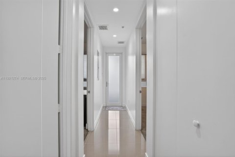 Condominio en venta en Doral, Florida, 3 dormitorios, 126.35 m2 № 1983535 - foto 18