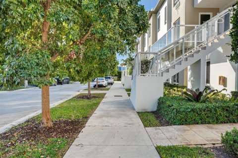 Condominio en venta en Doral, Florida, 3 dormitorios, 126.35 m2 № 1983535 - foto 2