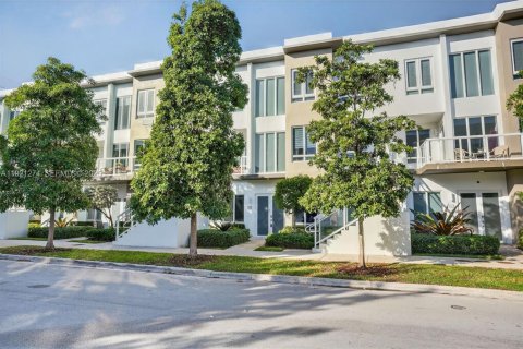 Condominio en venta en Doral, Florida, 3 dormitorios, 126.35 m2 № 1983535 - foto 1