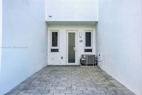 Condominio en venta en Doral, Florida, 3 dormitorios, 126.35 m2 № 1983535 - foto 24