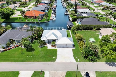 Casa en venta en Cape Coral, Florida, 4 dormitorios, 196.77 m2 № 1798397 - foto 3