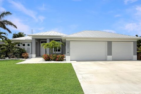Casa en venta en Cape Coral, Florida, 4 dormitorios, 196.77 m2 № 1798397 - foto 1
