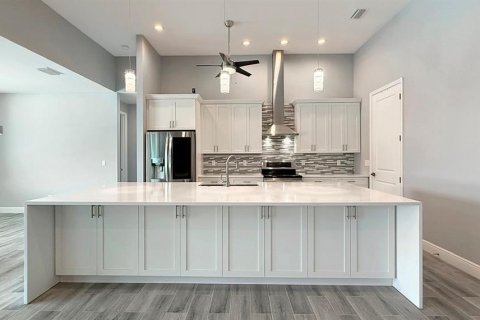 Casa en venta en Cape Coral, Florida, 4 dormitorios, 196.77 m2 № 1798397 - foto 9