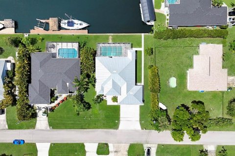 Casa en venta en Cape Coral, Florida, 4 dormitorios, 196.77 m2 № 1798397 - foto 2