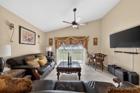 House in Orlando, Florida 4 bedrooms, 212.47 sq.m. № 2196914 - photo 12