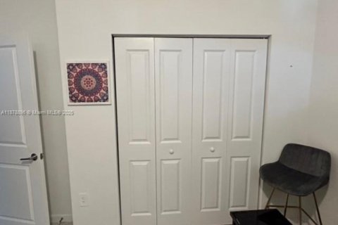 House in Miami, Florida 3 bedrooms, 160.35 sq.m. № 2015272 - photo 17