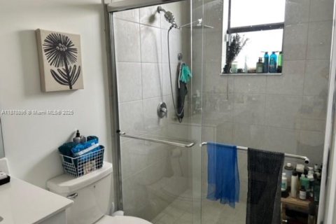 House in Miami, Florida 3 bedrooms, 160.35 sq.m. № 2015272 - photo 8