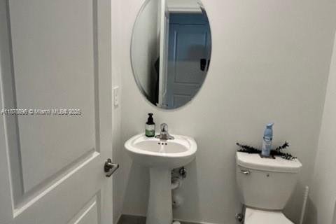 House in Miami, Florida 3 bedrooms, 160.35 sq.m. № 2015272 - photo 21