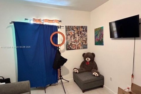 House in Miami, Florida 3 bedrooms, 160.35 sq.m. № 2015272 - photo 16