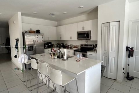 House in Miami, Florida 3 bedrooms, 160.35 sq.m. № 2015272 - photo 4