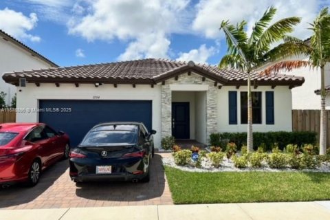 House in Miami, Florida 3 bedrooms, 160.35 sq.m. № 2015272