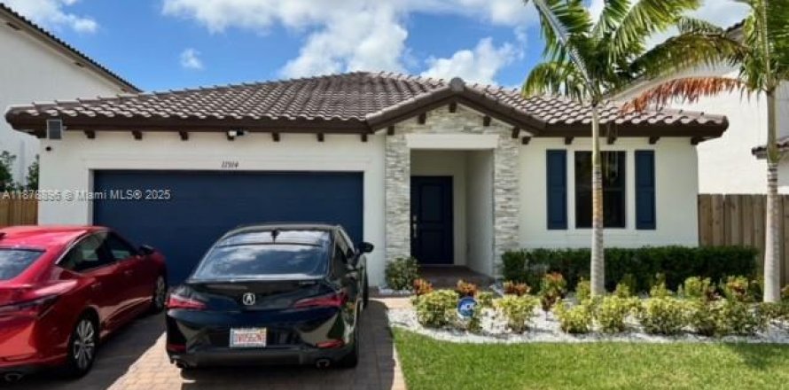 House in Miami, Florida 3 bedrooms, 160.35 sq.m. № 2015272