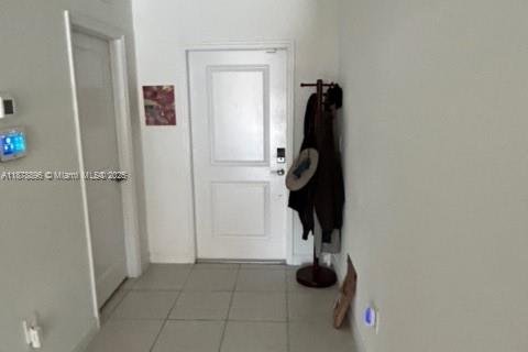 House in Miami, Florida 3 bedrooms, 160.35 sq.m. № 2015272 - photo 15