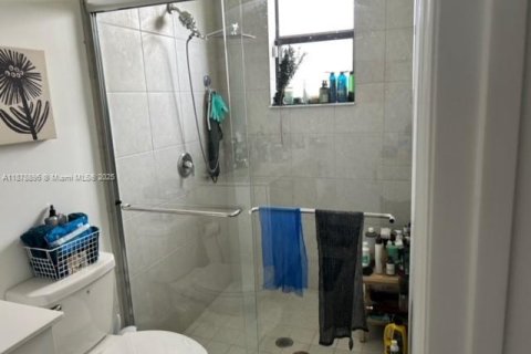 House in Miami, Florida 3 bedrooms, 160.35 sq.m. № 2015272 - photo 6