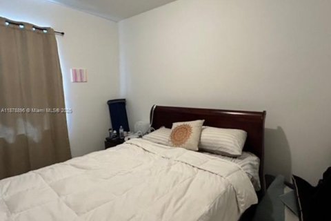 House in Miami, Florida 3 bedrooms, 160.35 sq.m. № 2015272 - photo 14