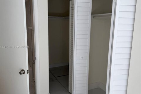 Copropriété à louer à Miami Beach, Floride: 2 chambres, 81.29 m2 № 2077937 - photo 18