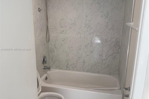 Copropriété à louer à Miami Beach, Floride: 2 chambres, 81.29 m2 № 2077937 - photo 17